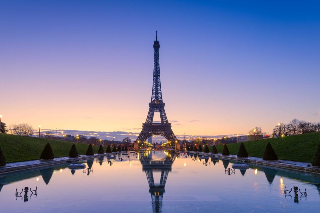 Tour a Paris
