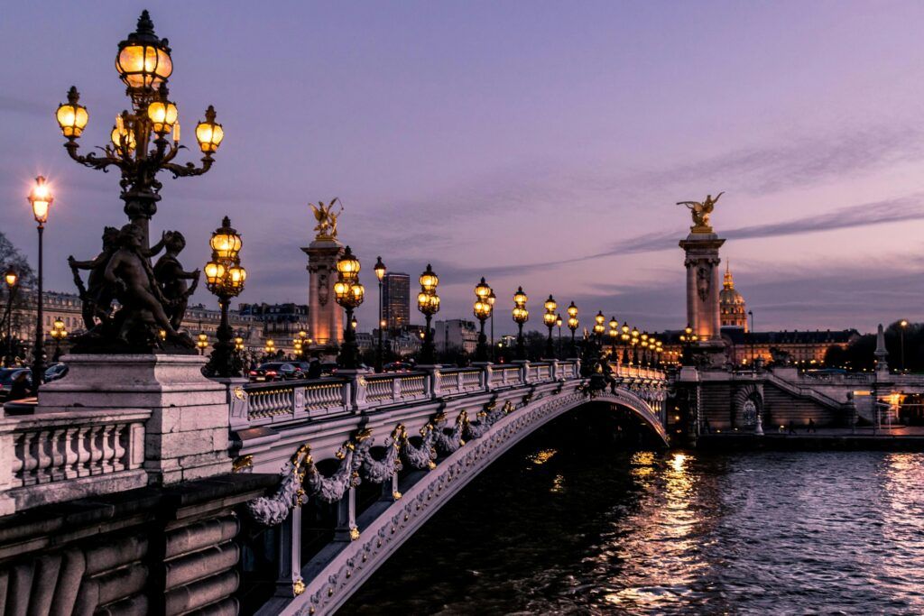 Tour a Paris