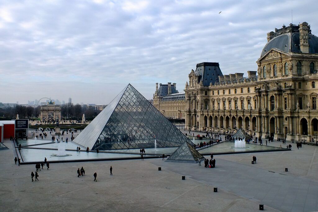 Tour a Paris